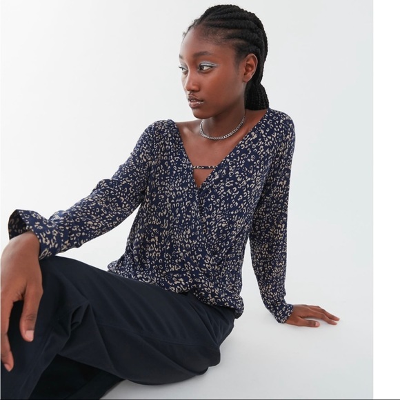 UO Urban Outfitters Mayfair Drapey Surplice Top - Picture 3 of 5